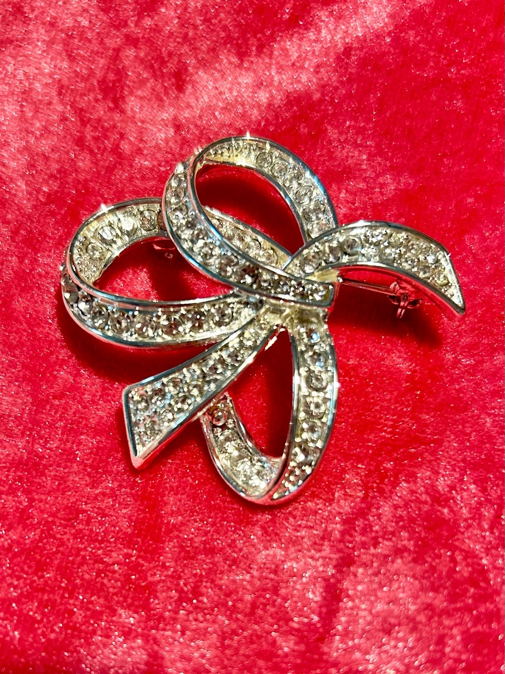 Silver-Tone Crystal Ribbon Bow Brooch - Elegant Women's Jewelry